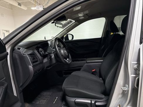 Used 2024 Nissan Rogue S AWD/4WD image 19