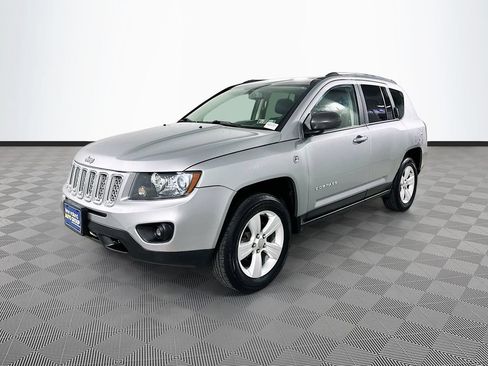 Used 2015 Jeep Compass Limited w/ Sun/Sound Group AWD/4WD image 3