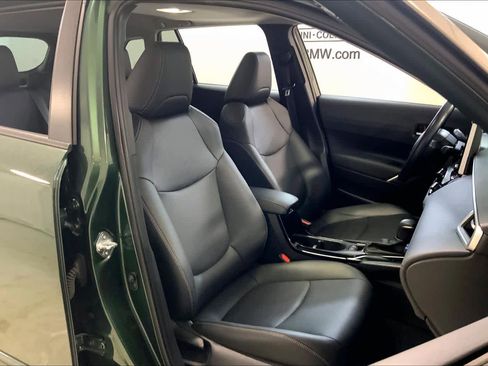 Used 2023 Toyota Corolla Cross XLE image 8