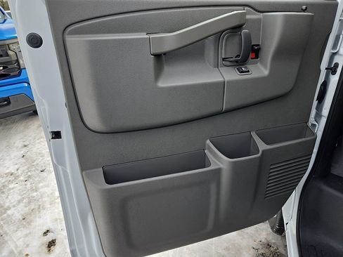 Used 2025 Chevrolet Express 2500 w/ Driver Convenience Package image 17