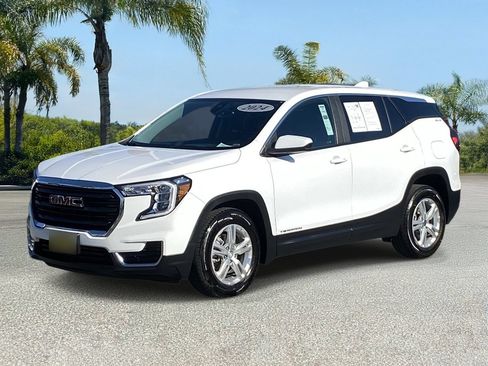 Used 2024 GMC Terrain SLE FWD image 2