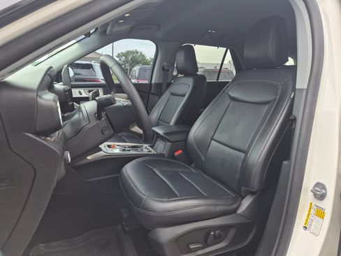 Used 2024 Ford Explorer Limited w/ Limited Technology Package AWD/4WD image 12