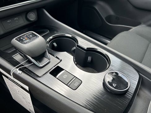 Used 2025 Nissan Rogue S image 29