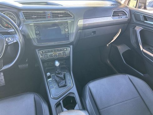 Used 2018 Volkswagen Tiguan SE w/ Panoramic Sunroof Package FWD image 14