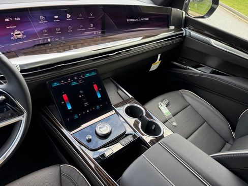 Used 2026 Cadillac Escalade Luxury w/ LPO, Floor Liner Package AWD/4WD image 36
