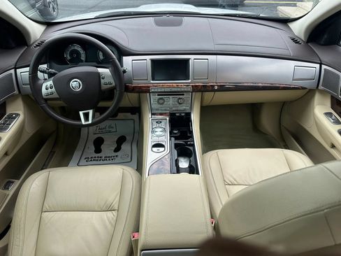 Used 2011 Jaguar XF RWD image 16