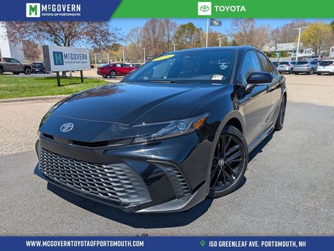 Used 2025 Toyota Camry SE w/ Convenience Package FWD image 1