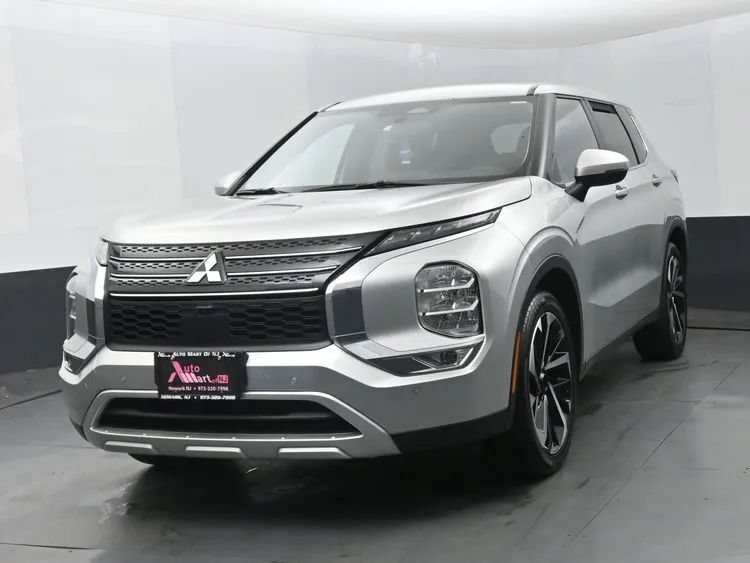 Used 2024 Mitsubishi Outlander FWD image 1
