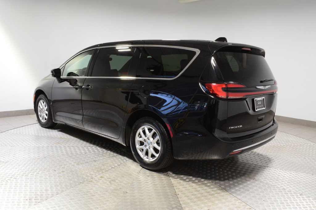 Used 2025 Chrysler Pacifica Select FWD image 7