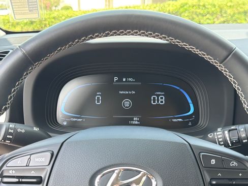Certified 2025 Hyundai Venue Limited FWD image 27