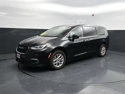 Used 2024 Chrysler Pacifica Touring-L