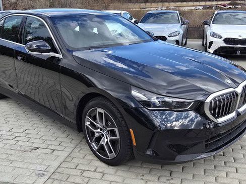 New 2026 BMW 530i w/ Premium Package RWD image 3