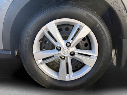 Certified 2025 Nissan Kicks Play S image 8