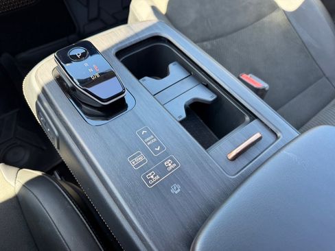 Used 2023 Nissan Ariya FWD image 30