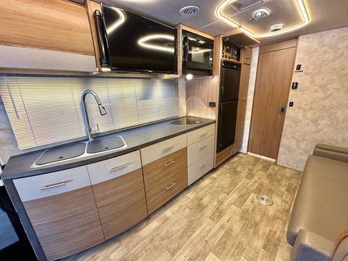 Used 2017 Mercedes-Benz Sprinter 3500 image 20