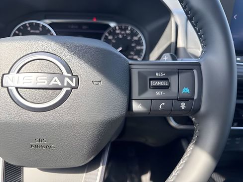 Used 2025 Nissan Rogue SV image 15
