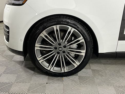 Used 2025 Land Rover Range Rover SE image 29