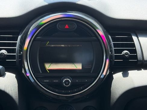 Used 2018 MINI Cooper 4-Door Hardtop FWD image 17