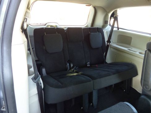 Used 2019 Dodge Grand Caravan SE FWD image 38