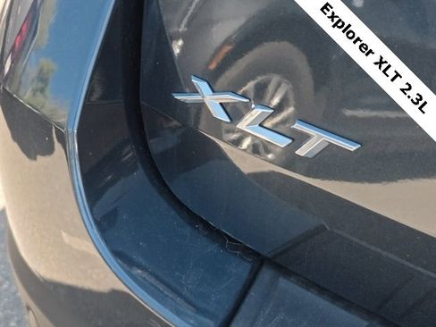 Used 2022 Ford Explorer XLT w/ Equipment Group 202A image 6