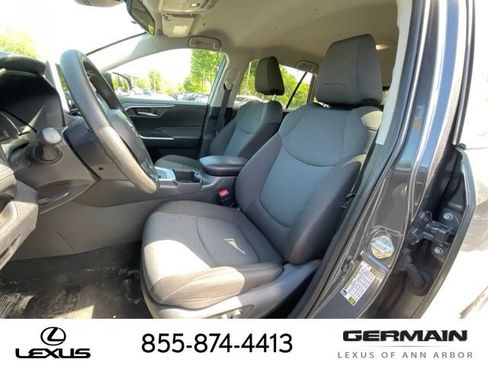 Used 2025 Toyota RAV4 XLE AWD/4WD image 12