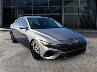 Used 2024 Hyundai Elantra SEL w/ Convenience Package video 1