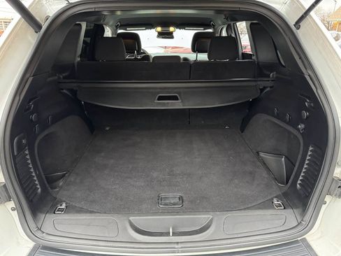 Used 2019 Jeep Grand Cherokee Laredo w/ Security & Convenience Group image 40