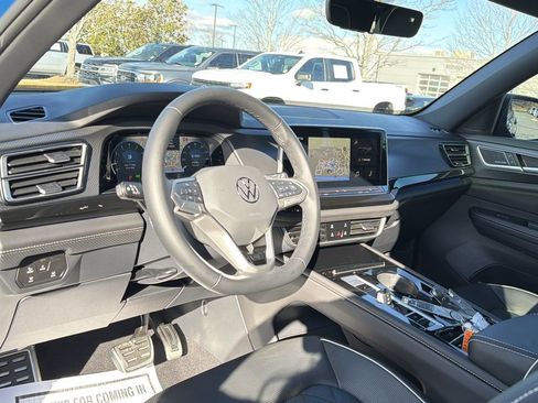 Used 2025 Volkswagen Atlas Cross Sport SEL Premium R-Line image 10