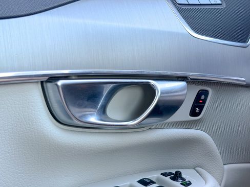 Used 2022 Volvo XC90 T5 Momentum w/ Climate Package image 33