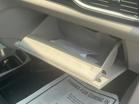 Used 2020 Chrysler Pacifica Touring-L FWD image 29