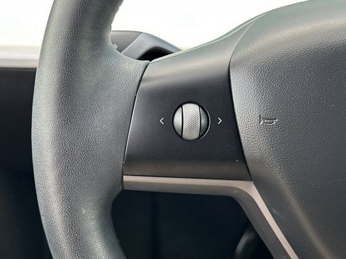 Used 2021 Tesla Model Y Long Range image 30