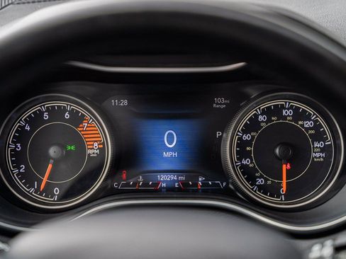 Used 2019 Jeep Cherokee Limited image 28