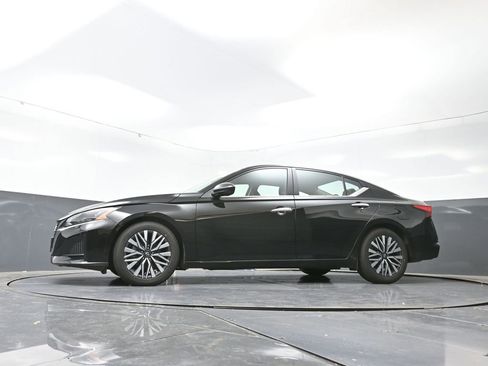 Used 2024 Nissan Altima 2.5 SV image 51