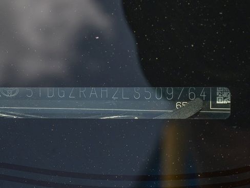 Used 2020 Toyota Highlander XLE FWD image 35