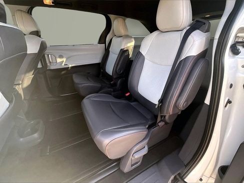Used 2021 Toyota Sienna XSE image 22