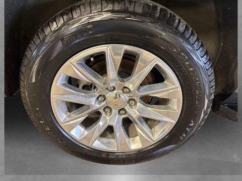 Used 2023 Chevrolet Suburban Premier image 18