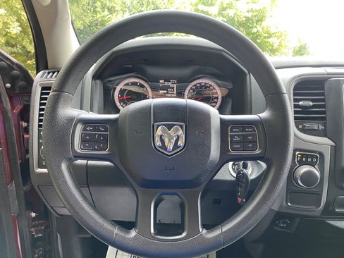 Used 2017 RAM 1500 Express RWD image 18