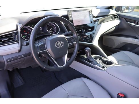 Used 2022 Toyota Camry XLE image 15