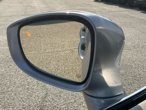 Used 2018 Chrysler Pacifica Touring Plus FWD image 23