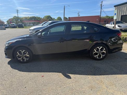 Used 2020 Kia Forte LXS image 2