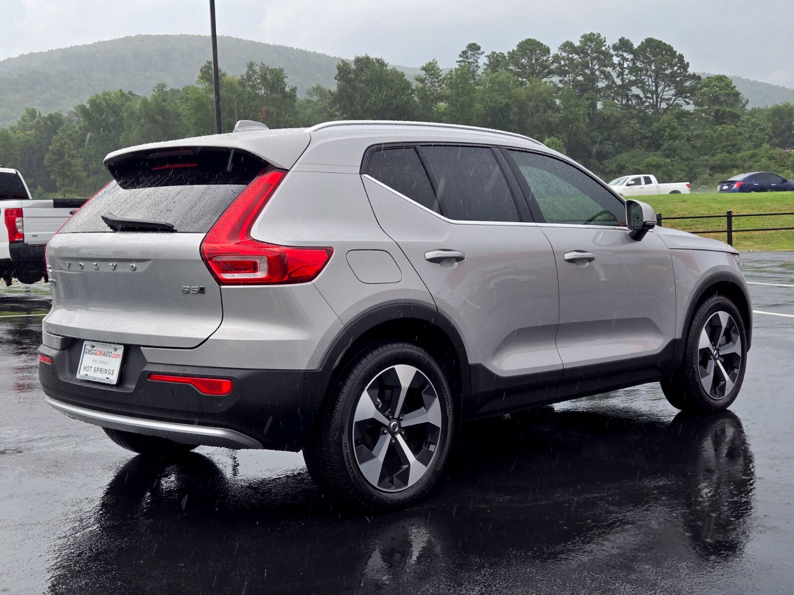 Used 2024 Volvo XC40 B5 Plus AWD/4WD image 5