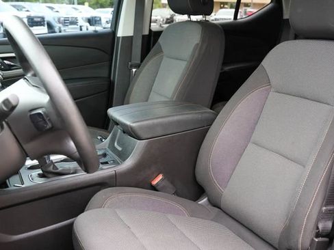 Used 2021 Chevrolet Traverse LS FWD image 10
