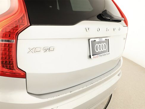 Used 2020 Volvo XC90 T5 Momentum image 29