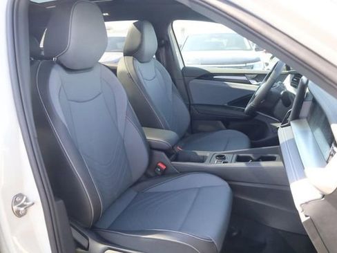 New 2026 Volkswagen Tiguan SE R-Line image 19