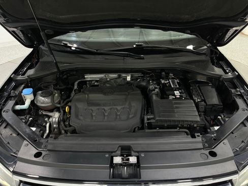 Used 2022 Volkswagen Tiguan SE AWD/4WD image 25