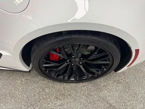 Used 2017 Chevrolet Corvette Z06 w/ Z07 Performance Package RWD image 28