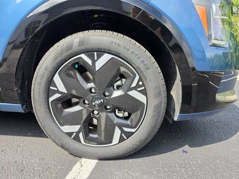 Used 2025 Kia Niro Wind w/ Wind Preserve Package FWD image 4