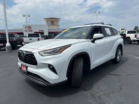 Used 2022 Toyota Highlander Platinum AWD/4WD image 4