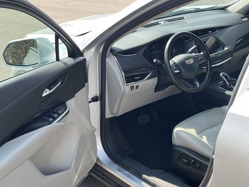 Used 2020 Cadillac XT4 Premium Luxury w/ Cold Weather Package image 16