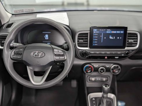 Used 2023 Hyundai Venue SE FWD image 5